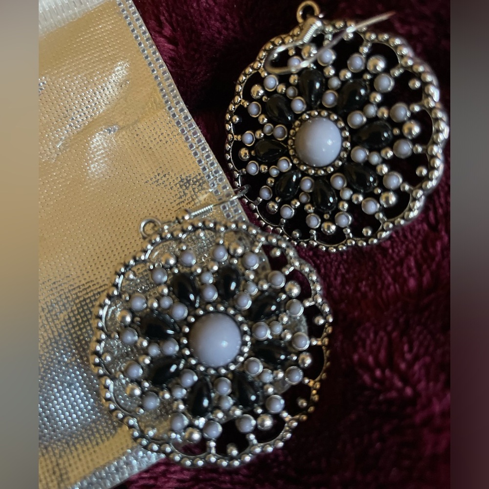 New Paparazzi black and gray beaded earrings with silver detail appx 2” long